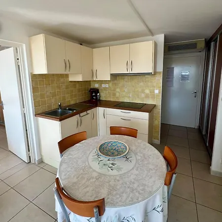 - Cap D'agde Vue Port Apartment *